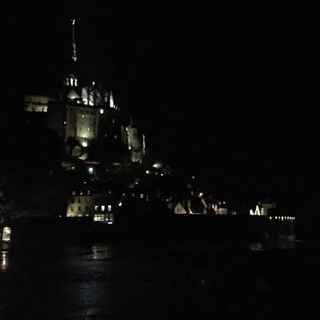 Au Mont Pour Deux Lägenhet Pontorson Exteriör bild