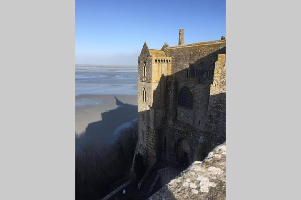 Au Mont Pour Deux Lägenhet Pontorson Exteriör bild